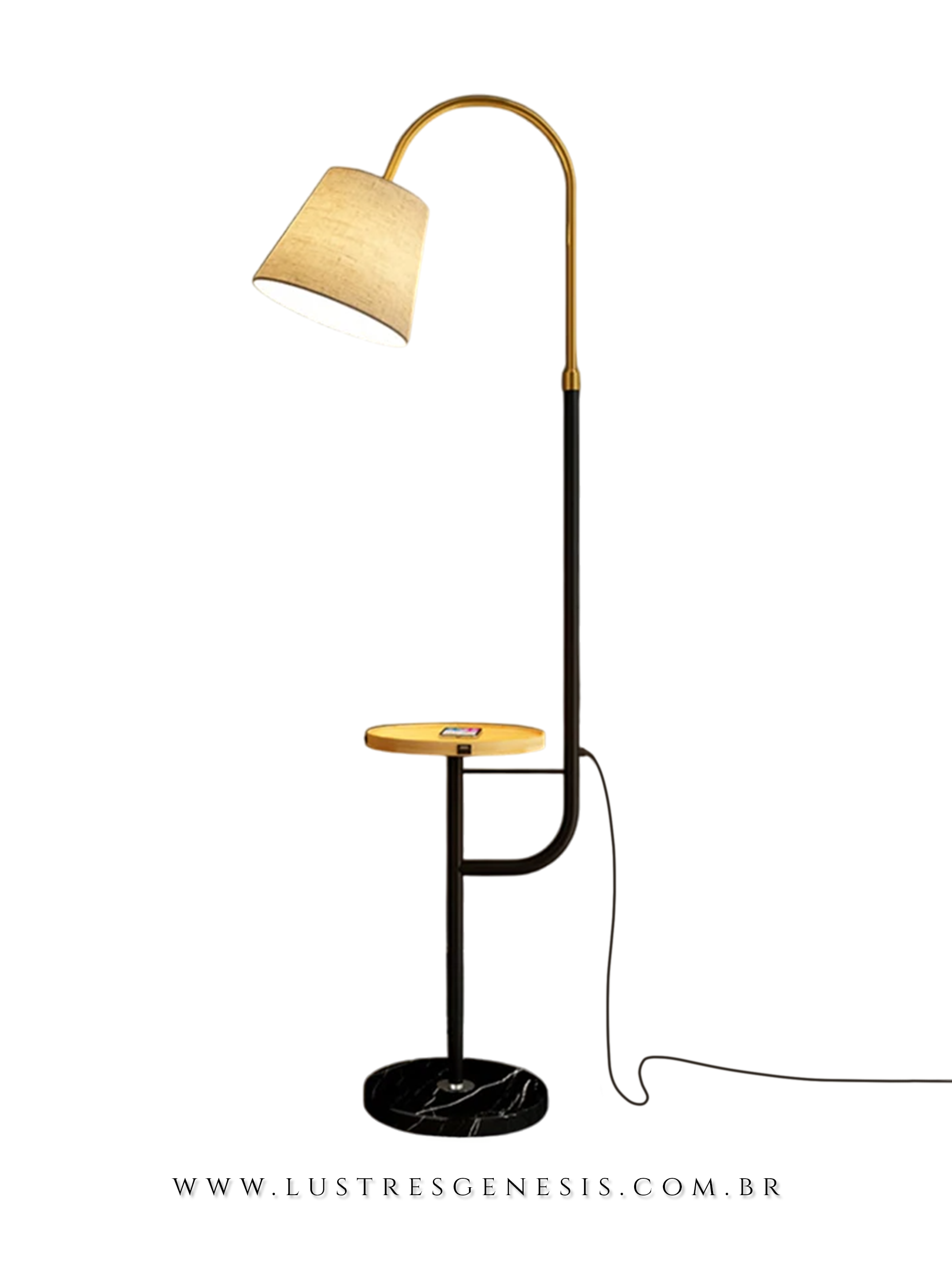 Luminária Akila de piso com mesa lateral e carregador wireless, design moderno em preto e dourado, ideal para salas e quartos.